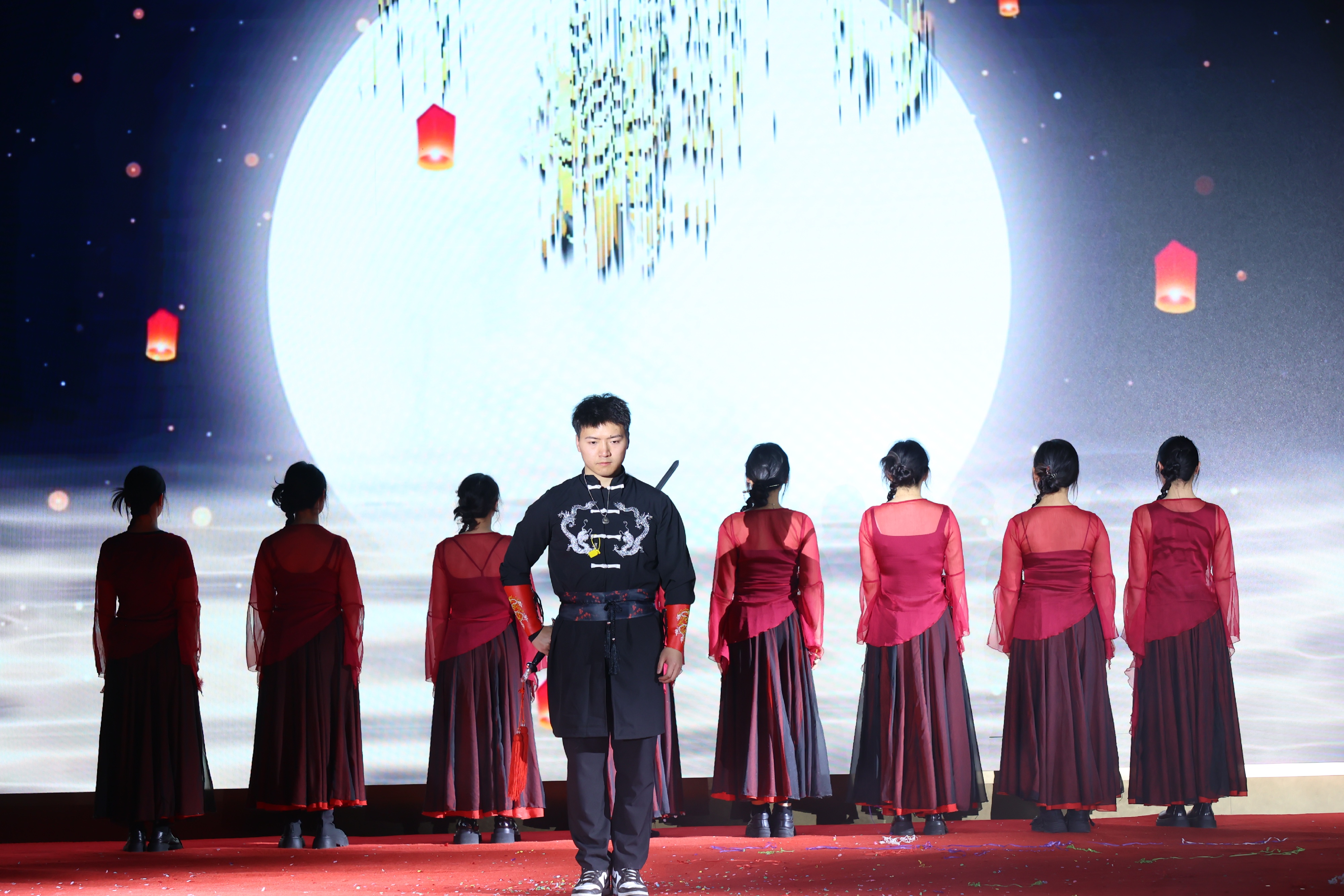 破局立新 共启华章 | 2025凤凰庄集团&恒汇数智园元宵盛典圆满落幕！